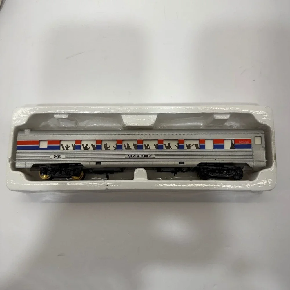 Life-Like Trains HO Scale Amtrak Silver Lodge 9451 Passenger Car 8584 Vintage